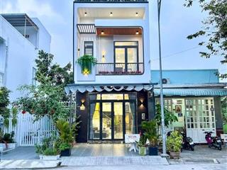 Bán nhà phố hiện đại 3 tầng  trung tâm thủ dầu một  giá cực tốt