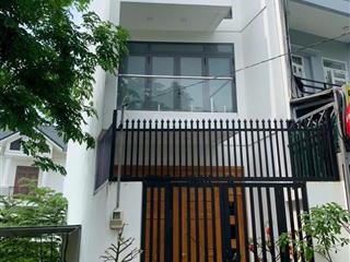 Cần bán căn nhà 3 lầu, ngay cổng của vinhoms grand pard gần với tòa s1.01 diện tích đất 66m2 5,5 ty