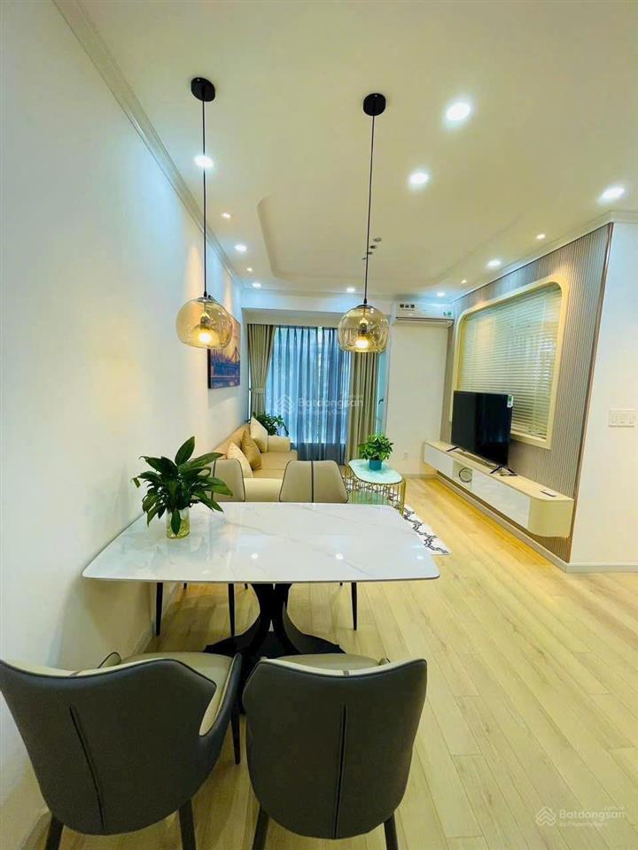 Cho thuê nhiều căn hộ sky garden 3. dt 56m2 nhà đẹp 2 phòng ngủ 1wc giá từ 11 triệu đến 13 triệu