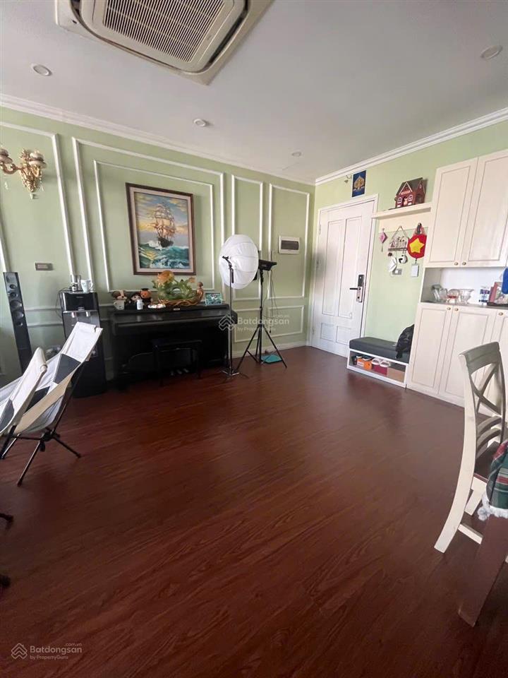 Tôi chủ nhà cần bán căn cc 95m2  3pn + 2wc tầng trung đẹp, nội thất full giá chưa đến 10 tỷ !!!