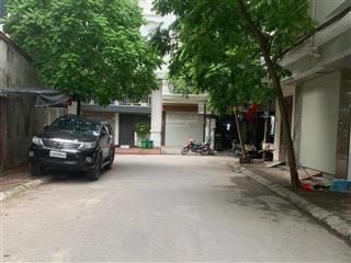 Bán nhà phân lô vỉa hè ô tô tránh phố chiến thắng, diện tích 35m2 xây 4 tầng, giá hơn 13 tỷ.