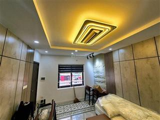 Tập thể tầng 2,3 đại la ,ô tô đỗ cổng