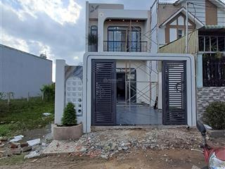 Nhà hoàn công đầy đủ. gần trung tâm trường học. chợ . hành chính công