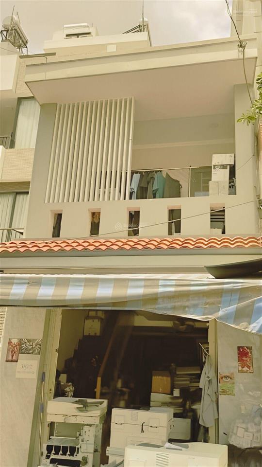 Quận 1 = nguyễn trãi  kế bên bộ công an  ngang 4m sổ vuông  9.99 t ỉ