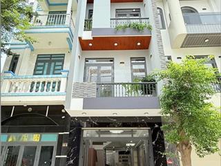 Chinh chủ định cư bán nhà nguyễn khoái q4 63m, 1 trệt 3 lầu, 5pn, hẻm xe hơi 6m  giá 2,3 tỷ