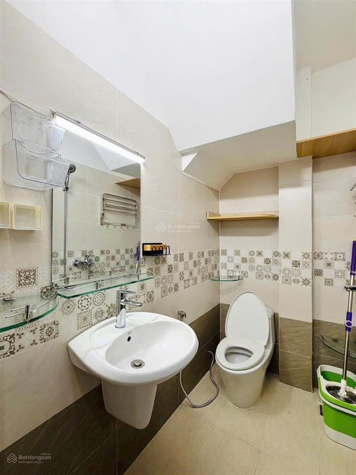 Chủ gửi bán nhà 3pn, hẻm 3 tháng 2, p7, q10, (59m²), gần vòng xoay lý thường kiệt