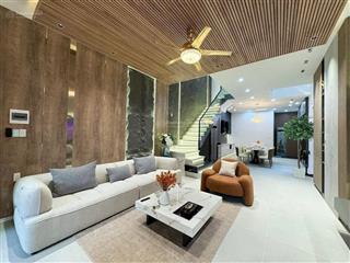 Cần thanh lí gấp căn nhà nguyễn tri phương q10. hẻm rộng. đang cho thuê 20tr/tháng. với dt 82m2.