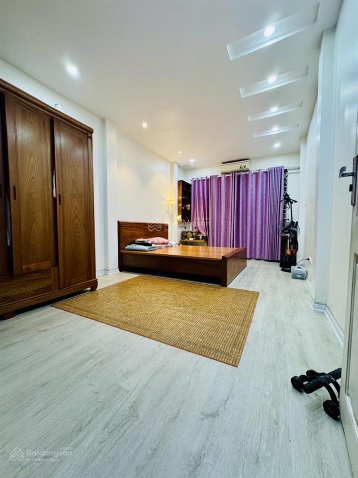 Bán nhà siêu vip yên xá
giá10,6tỷ
dt35m2, nhà 5tầng phân lô bàn cờ  ô tô tải tránh nhau