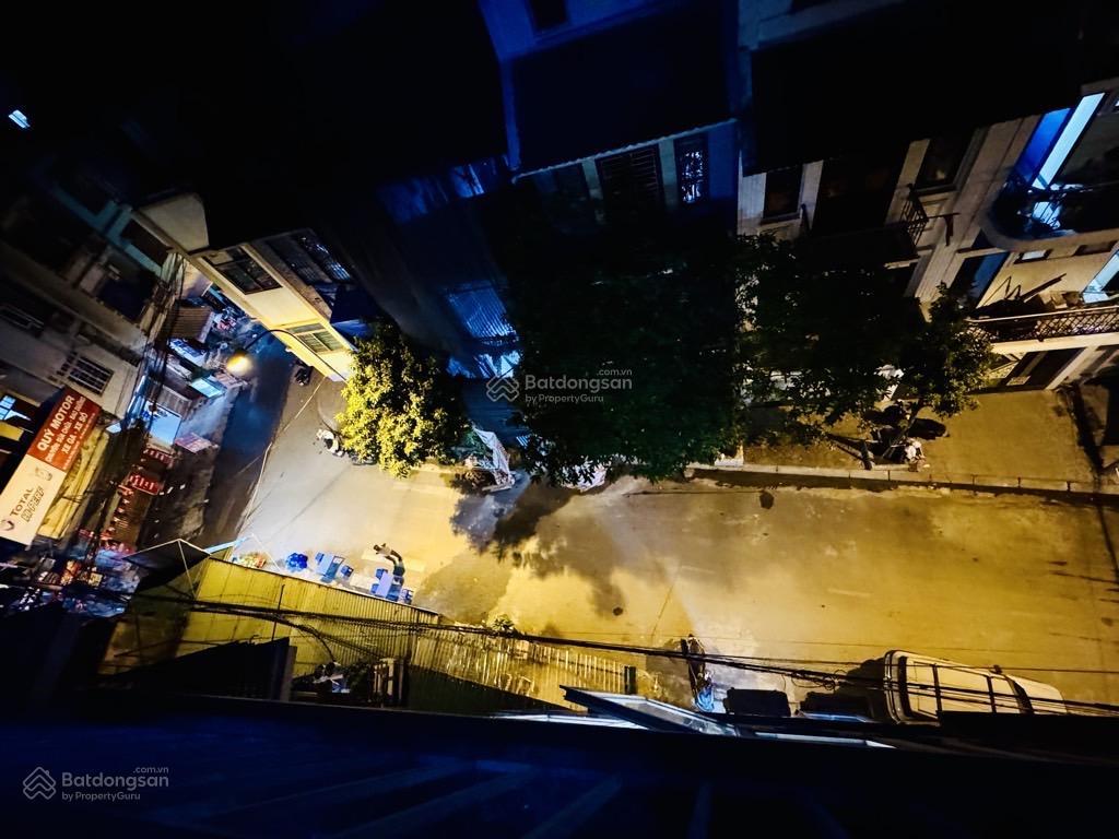 Bán nhà siêu vip yên xá
giá10,6tỷ
dt35m2, nhà 5tầng phân lô bàn cờ  ô tô tải tránh nhau