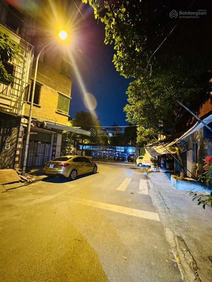 Bán nhà siêu vip yên xá
giá10,6tỷ
dt35m2, nhà 5tầng phân lô bàn cờ  ô tô tải tránh nhau