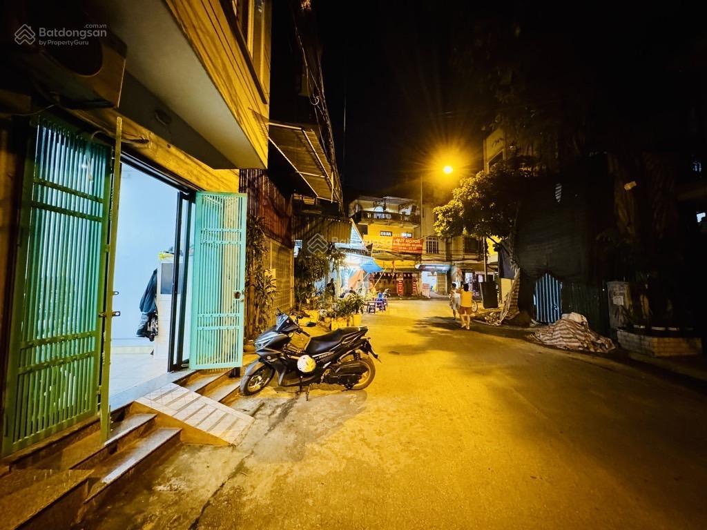 Bán nhà siêu vip yên xá
giá10,6tỷ
dt35m2, nhà 5tầng phân lô bàn cờ  ô tô tải tránh nhau