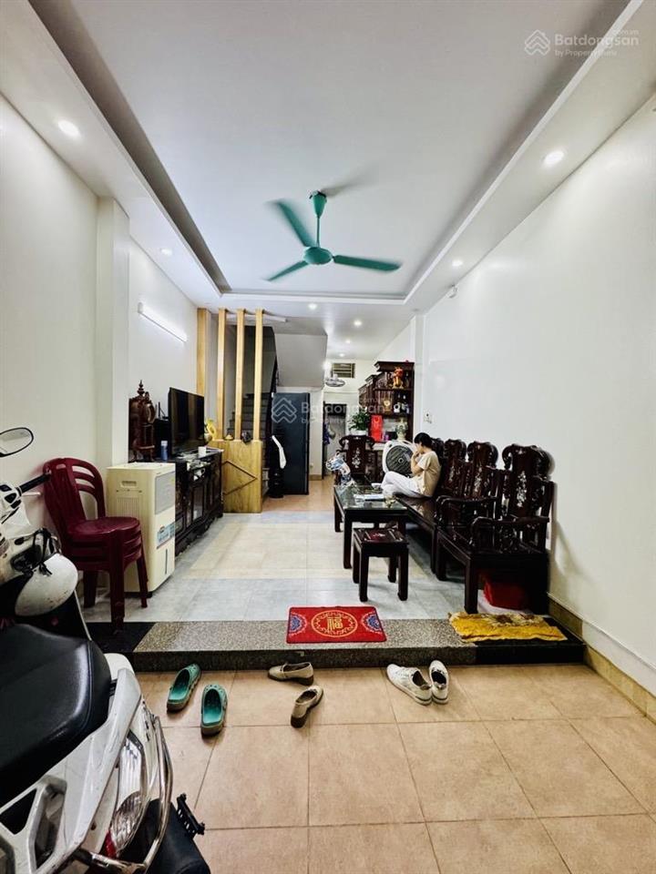 Bán nhà siêu vip yên xá
giá10,6tỷ
dt35m2, nhà 5tầng phân lô bàn cờ  ô tô tải tránh nhau