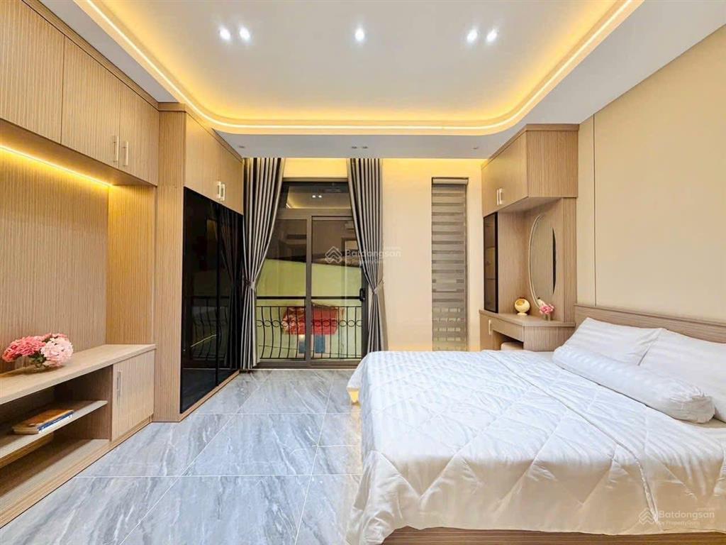 4tỷ150/83m2 sở hữu ngay căn ôtô ngủ trong nhà đường bến vân đồnq4, gần cầu calmette, cho thuê 25tr