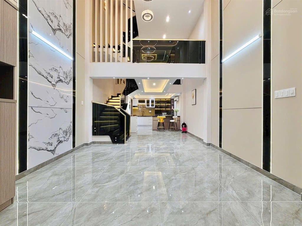 4tỷ150/83m2 sở hữu ngay căn ôtô ngủ trong nhà đường bến vân đồnq4, gần cầu calmette, cho thuê 25tr