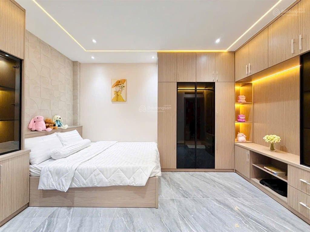 4tỷ150/83m2 sở hữu ngay căn ôtô ngủ trong nhà đường bến vân đồnq4, gần cầu calmette, cho thuê 25tr