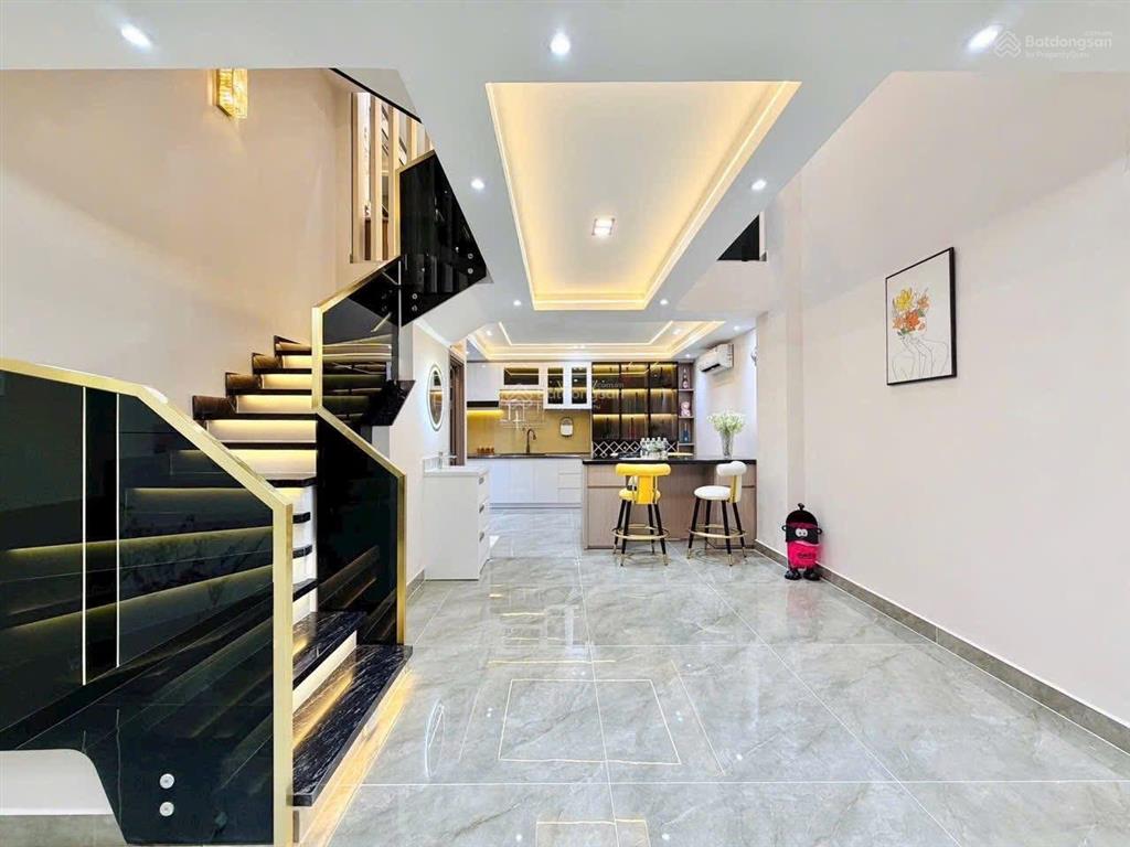 4tỷ150/83m2 sở hữu ngay căn ôtô ngủ trong nhà đường bến vân đồnq4, gần cầu calmette, cho thuê 25tr