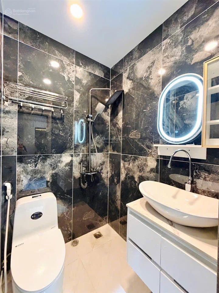 4tỷ150/83m2 sở hữu ngay căn ôtô ngủ trong nhà đường bến vân đồnq4, gần cầu calmette, cho thuê 25tr