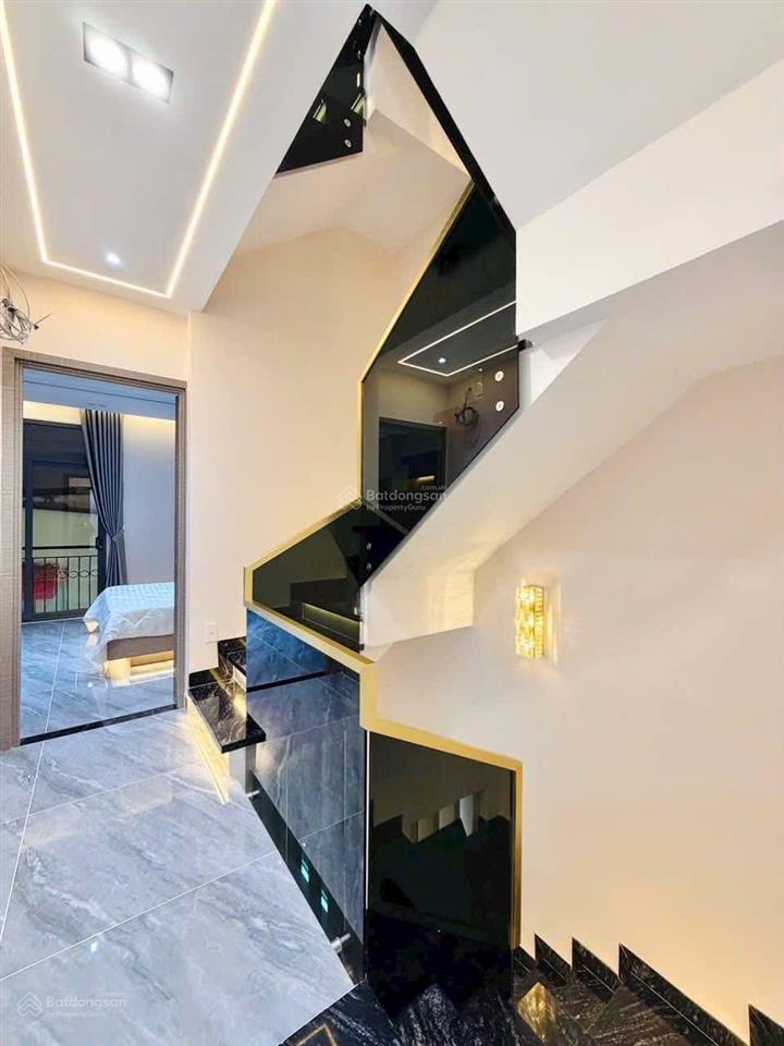 4tỷ150/83m2 sở hữu ngay căn ôtô ngủ trong nhà đường bến vân đồnq4, gần cầu calmette, cho thuê 25tr