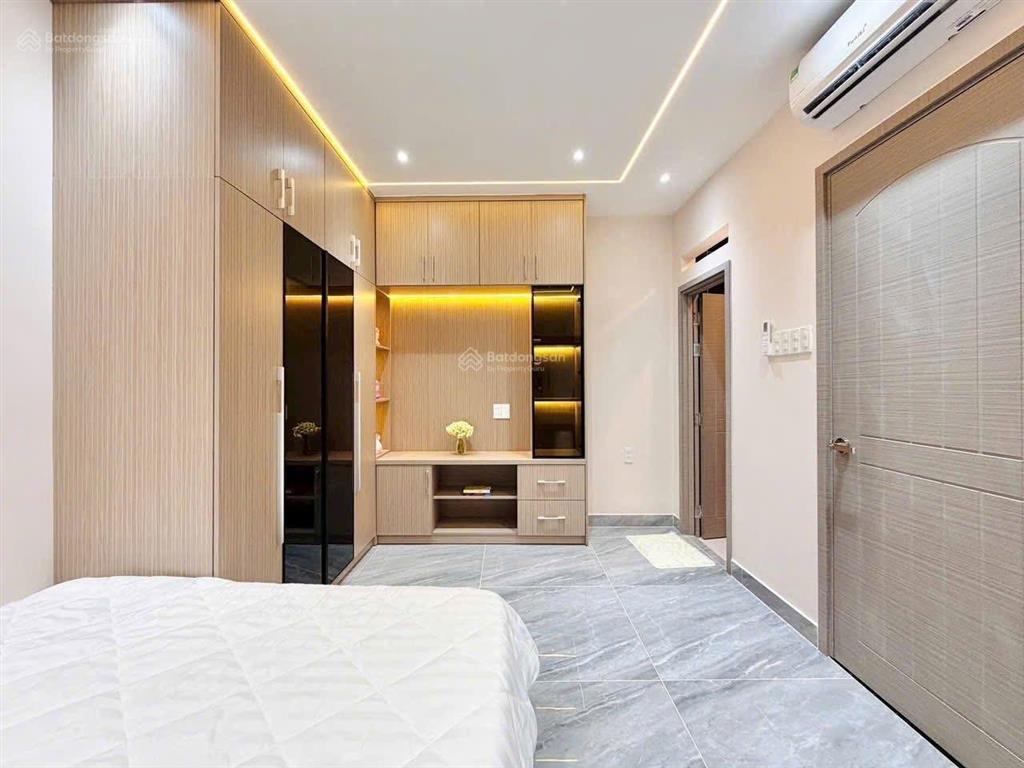 4tỷ150/83m2 sở hữu ngay căn ôtô ngủ trong nhà đường bến vân đồnq4, gần cầu calmette, cho thuê 25tr