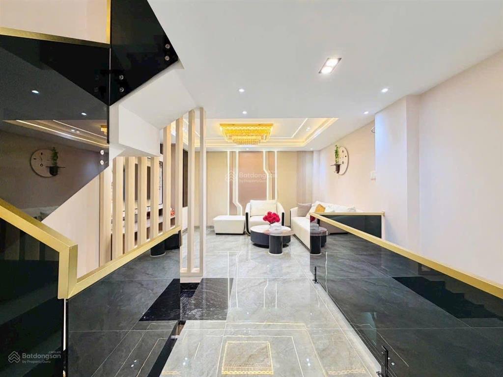 4tỷ150/83m2 sở hữu ngay căn ôtô ngủ trong nhà đường bến vân đồnq4, gần cầu calmette, cho thuê 25tr