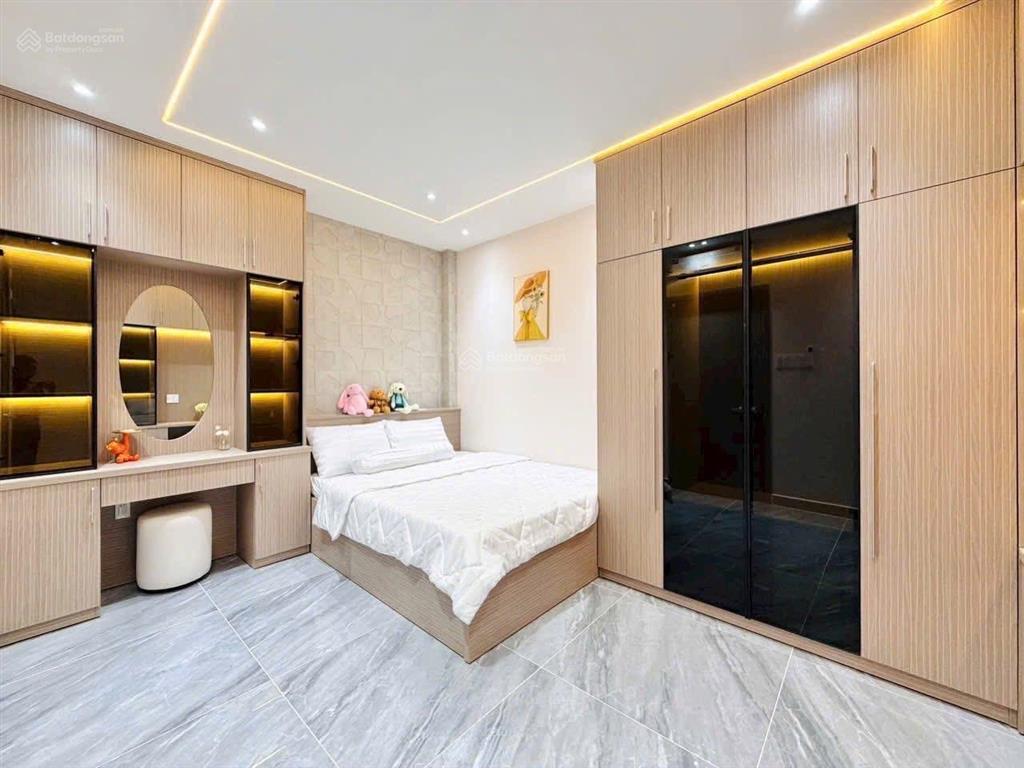 4tỷ150/83m2 sở hữu ngay căn ôtô ngủ trong nhà đường bến vân đồnq4, gần cầu calmette, cho thuê 25tr