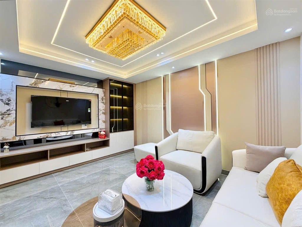 4tỷ150/83m2 sở hữu ngay căn ôtô ngủ trong nhà đường bến vân đồnq4, gần cầu calmette, cho thuê 25tr