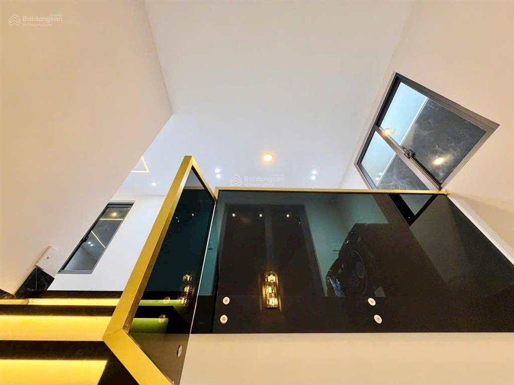 4tỷ150/83m2 sở hữu ngay căn ôtô ngủ trong nhà đường bến vân đồnq4, gần cầu calmette, cho thuê 25tr