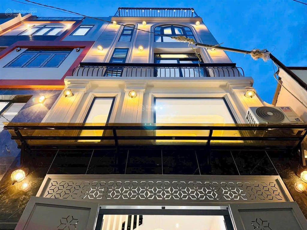 4tỷ150/83m2 sở hữu ngay căn ôtô ngủ trong nhà đường bến vân đồnq4, gần cầu calmette, cho thuê 25tr