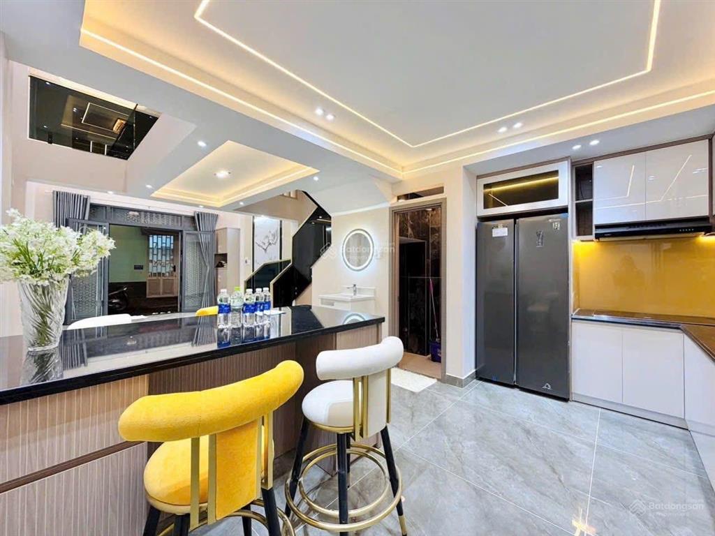 4tỷ150/83m2 sở hữu ngay căn ôtô ngủ trong nhà đường bến vân đồnq4, gần cầu calmette, cho thuê 25tr