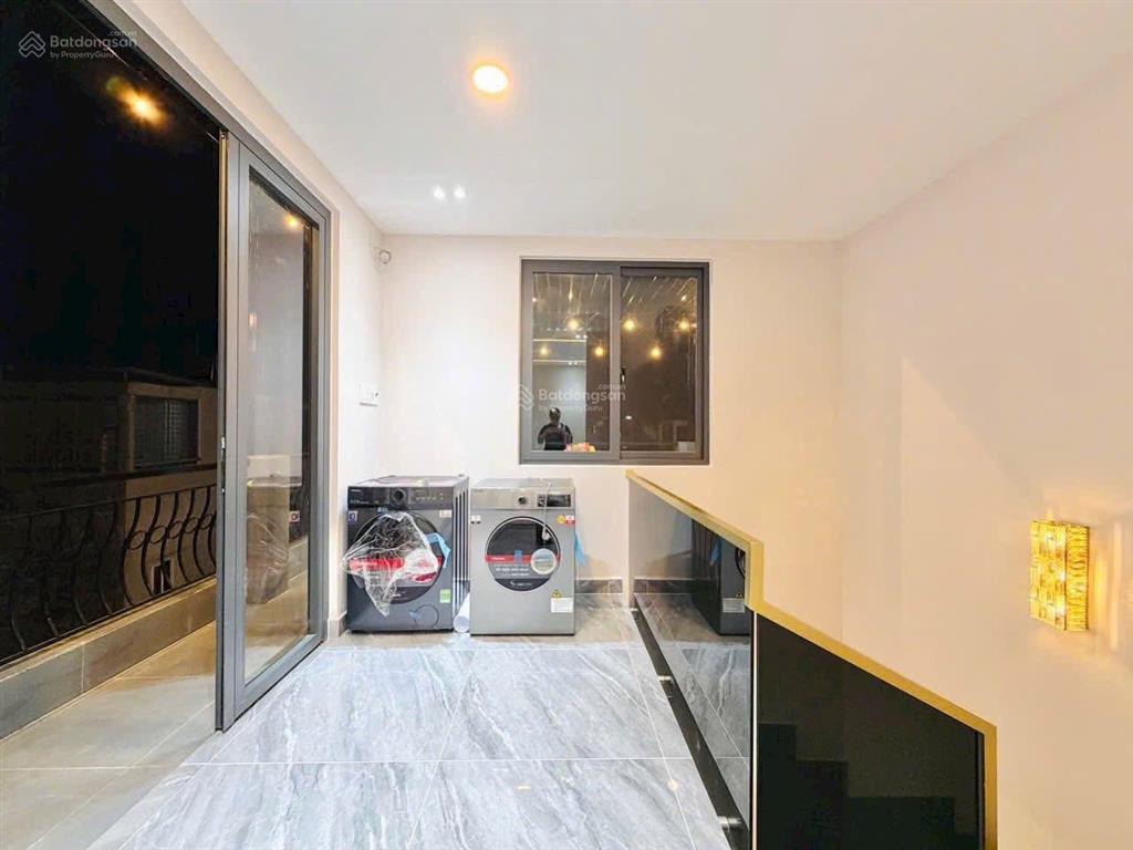 4tỷ150/83m2 sở hữu ngay căn ôtô ngủ trong nhà đường bến vân đồnq4, gần cầu calmette, cho thuê 25tr