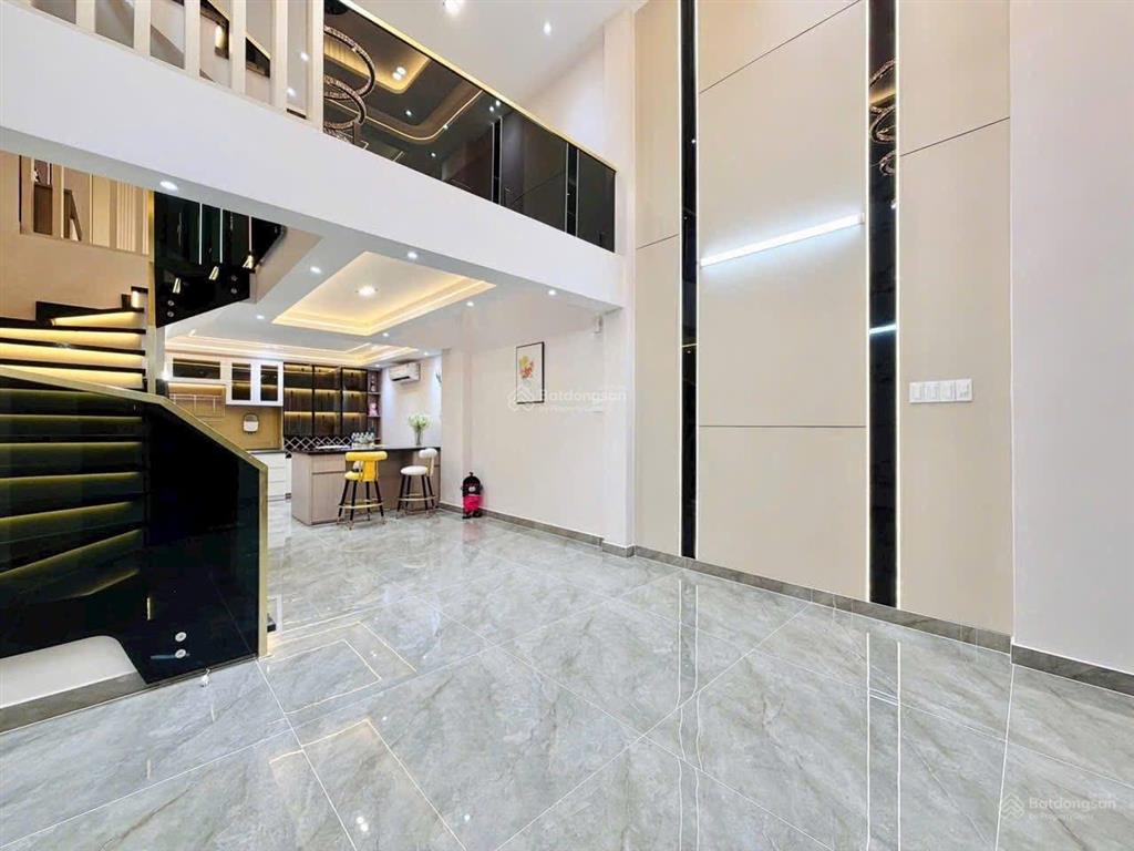 4tỷ150/83m2 sở hữu ngay căn ôtô ngủ trong nhà đường bến vân đồnq4, gần cầu calmette, cho thuê 25tr