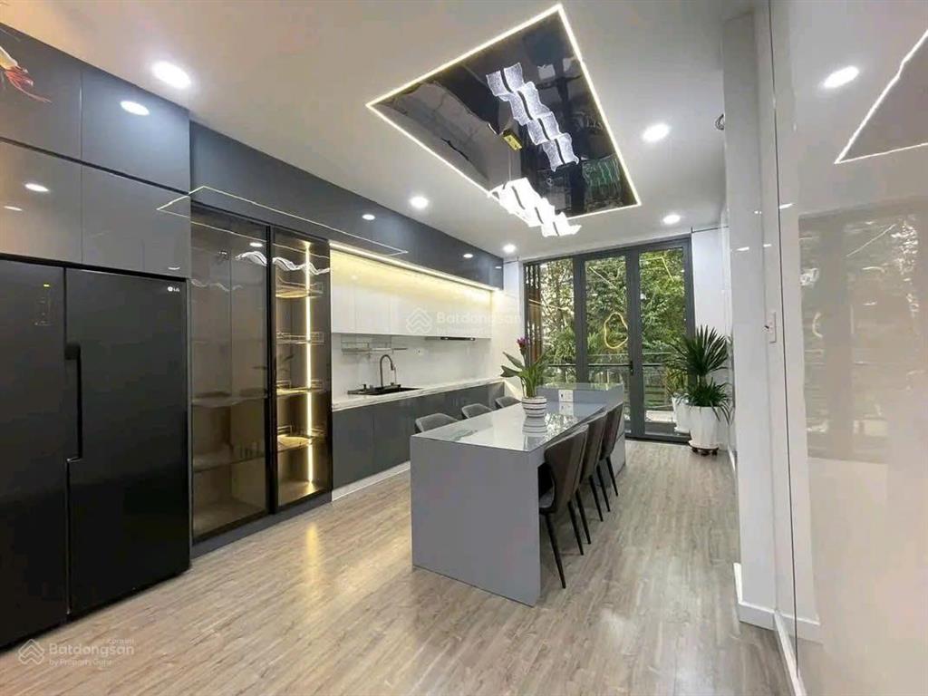 Siêu phẩm 3 tầng đường ôtô võ thị sáu  q3, 4tỷ060/70m2, gần ubnd phường, đang cho thuê 26 triệu