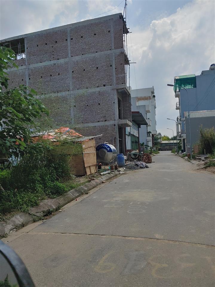 CẦN BÁN LÔ ĐẤT ĐẤU GIÁ TRŨNG TRÊN ĐÌA CÁC GẦN ĐƯỜNG 24M (0915458886)