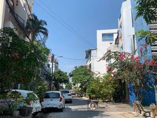 Bán ngay nhà đẹp trước nhà có công viên thoáng mát 5 phút tới emart