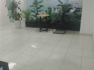 Cần chia sẻ văn phòng đẩy đủ nội thất, kính , điều hoà