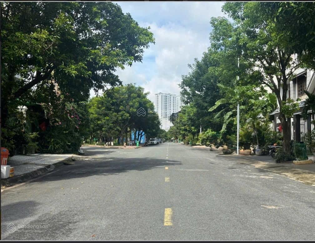 Sở hữu khuôn đất 485m2 rất đẹp 2mt compound nguyễn văn hưởng dt20x25m giá 93 tỷ tl