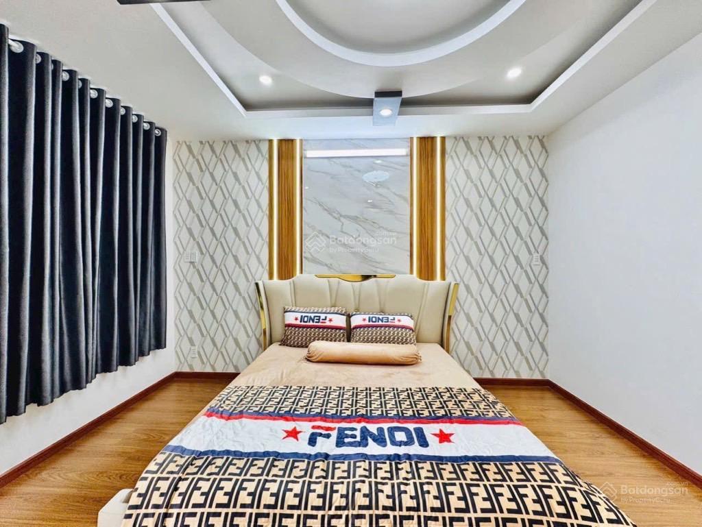 Mặt tiền đường sốkinh doanh buôn bán4x13m4 tầng có lửng5pn5wcxe hơi để trong nhà