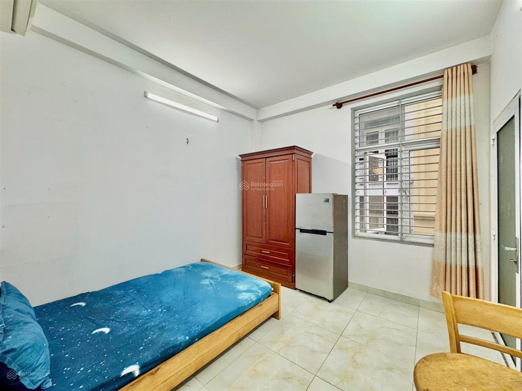 Phòng cho thuê đầy đủ tiện nghi, cửa sổ thoáng, giờ tự do gần chợ tân hương tân phú