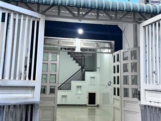 Cho thuê nhà 3pn, 3 tolet, bếp, sân thượng trồng rau và sân để xe thoải mái. khu yên tĩnh