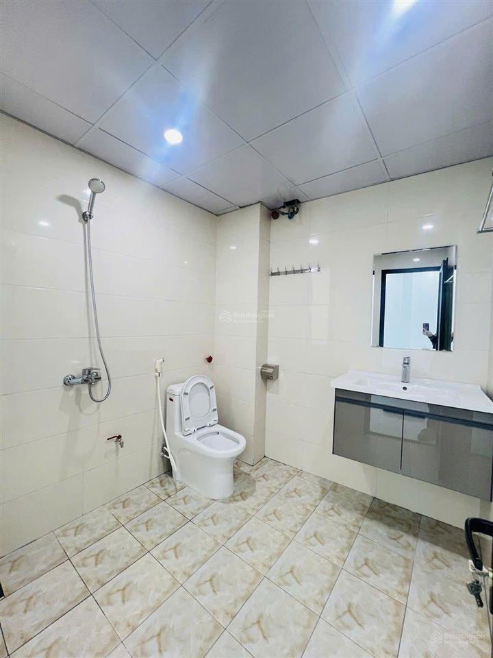 Bán nhà an trai  hoài đức  nhà mới kính koong ở sướng. ô tô đỗ cổng  dt 50m  5,6 tỷ  5 tầng.