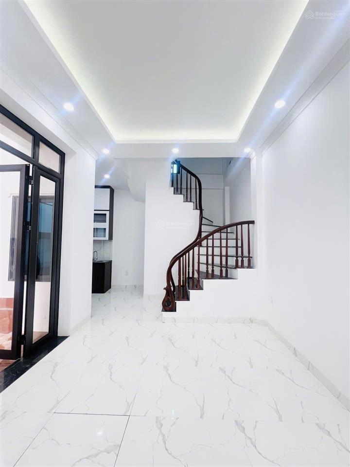 Bán nhà an trai  hoài đức  nhà mới kính koong ở sướng. ô tô đỗ cổng  dt 50m  5,6 tỷ  5 tầng.