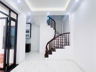 Bán nhà an trai  hoài đức  nhà mới kính koong ở sướng. ô tô đỗ cổng  dt 50m  5,6 tỷ  5 tầng.