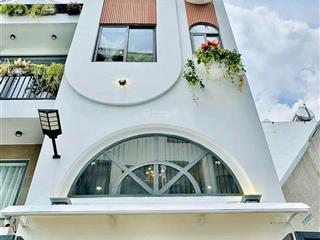 Ngộp vốn bán gấp nhà hai bà trưng, quận 3  63m2 (4,5x14m) full nội thất sang trọng