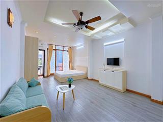 Trống studio ban công quận 1 full nội thất, gần chợ bến thành