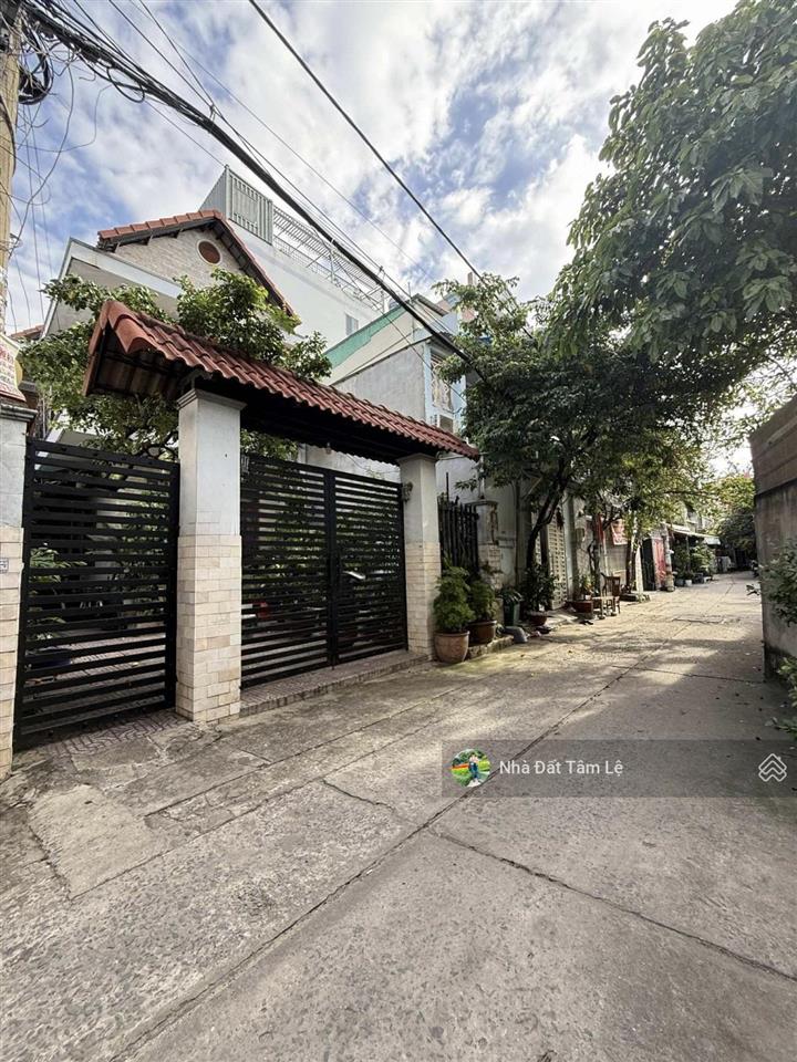 Gấp bán! 142m2 giá chỉ 9,5 tỷ thương lượng  đường số 16 bhh sát tân phú, qua aeon 5 phút