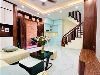 Bán nhà bồ đề năm tầng mới toanh gần mặt phố hồng tiến full nội thất