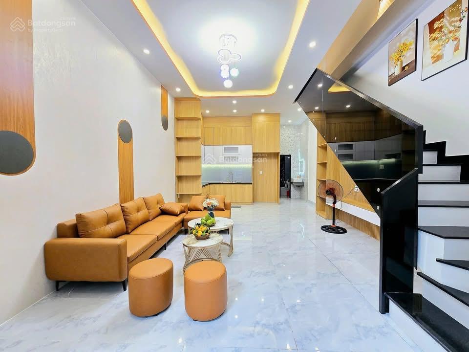 Chào bán nhà 2 tầng, sau lưng mặt tiền cao sơn pháo