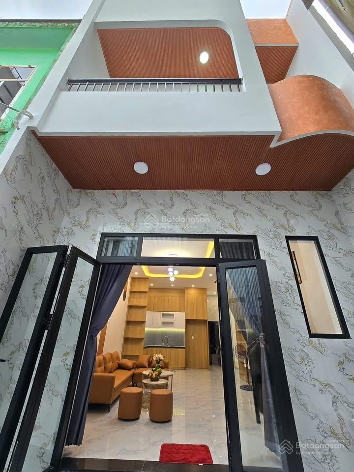 Chào bán nhà 2 tầng, sau lưng mặt tiền cao sơn pháo