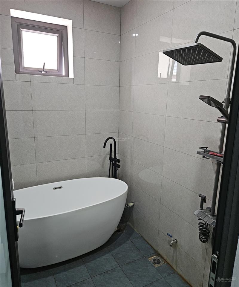 Bán nhà chính chủ diện tích đất 138.5m2, diện tích xây dựng 3 tầng 400m2 mặt tiền kinh doanh