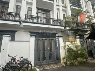 Nhà 3 tầng  siêu đẹp bình trưng đông 50m2(5x11) giá chỉ 5,7 tỷ